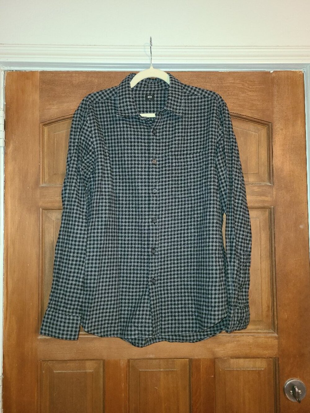 Uniqlo Shirt Mens M Black Check Soft Flannel Button Up Long Sleeve Casual Hiking